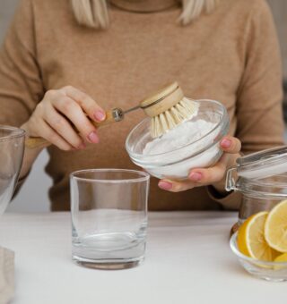 Como acabar com o cheiro de ralo usando apenas 2 ingredientes que você já tem em casa
