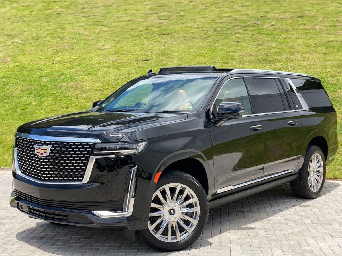 Conheça o Cadillac Escalade: Carro é um dos maiores do mundo