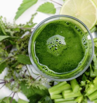 3 sucos detox para emagrecer e desinchar com ingredientes baratos