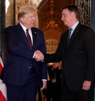 Trump confirma: Taxação contra Brasil é protesto em apoio a Bolsonaro