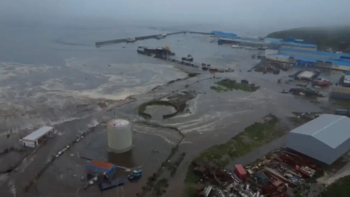 Tsunami inunda cidade portuária na Rússia; cidadãos recebem ordem de evacuação no Japão, Rússia e Havaí