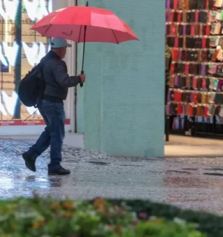 O Paraná está com os dias ensolarados contados! Chuva se aproxima após mais de 20 dias de sol