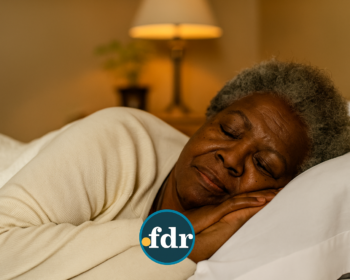 Esqueça as 8 horas por dia! Tempo de sono para idosos é diferente