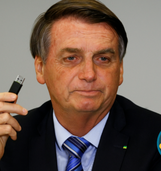 Pen drive de Bolsonaro: entenda a polêmica envolvendo a descoberta
