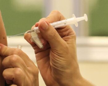 Vacinas para idosos: saiba quais são necessárias depois dos 60+