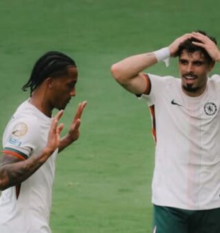 João Pedro comemorando o seu gol