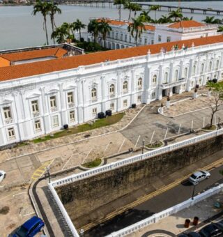 Onde é feriado no dia 28 de julho e o que a data representa?