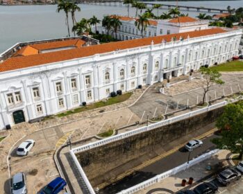 Onde é feriado no dia 28 de julho e o que a data representa?