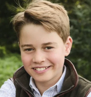 Príncipe George completa 12 anos e é obrigado a seguir regra da monarquia