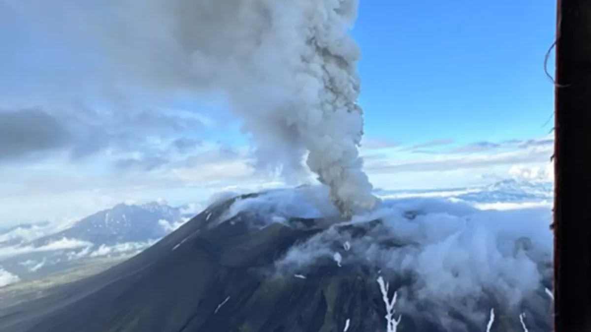 Efeitos do terremoto: Vulcão entre em erupção na Rússia pela 1ª vez em mais de 450 anos