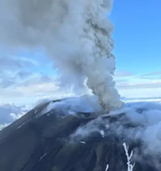 Efeitos do terremoto: Vulcão entre em erupção na Rússia pela 1ª vez em mais de 450 anos