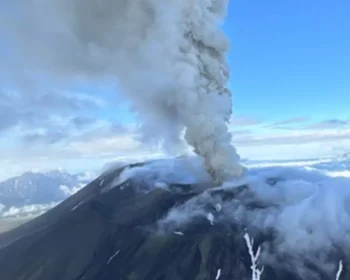 Efeitos do terremoto: Vulcão entre em erupção na Rússia pela 1ª vez em mais de 450 anos