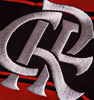 Escudo do Flamengo em um uniforme