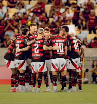 Time do Flamengo em campo para enfrentar o Mirassol