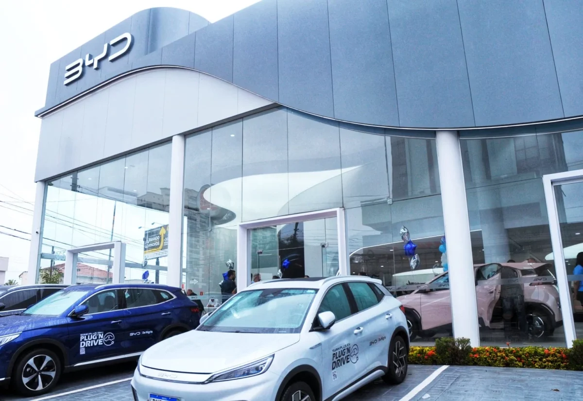 Governo reduz temporariamente a tarifa de importação de carros elétricos e híbridos; entenda