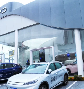 Governo reduz temporariamente a tarifa de importação de carros elétricos e híbridos; entenda
