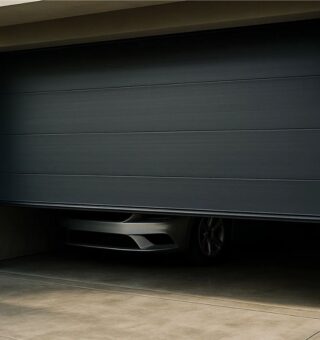 Garagem do CEO da Buggati abrindo