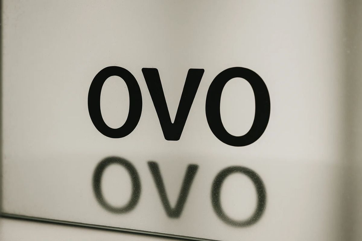 Exemplo de um Palíndromo: OVO