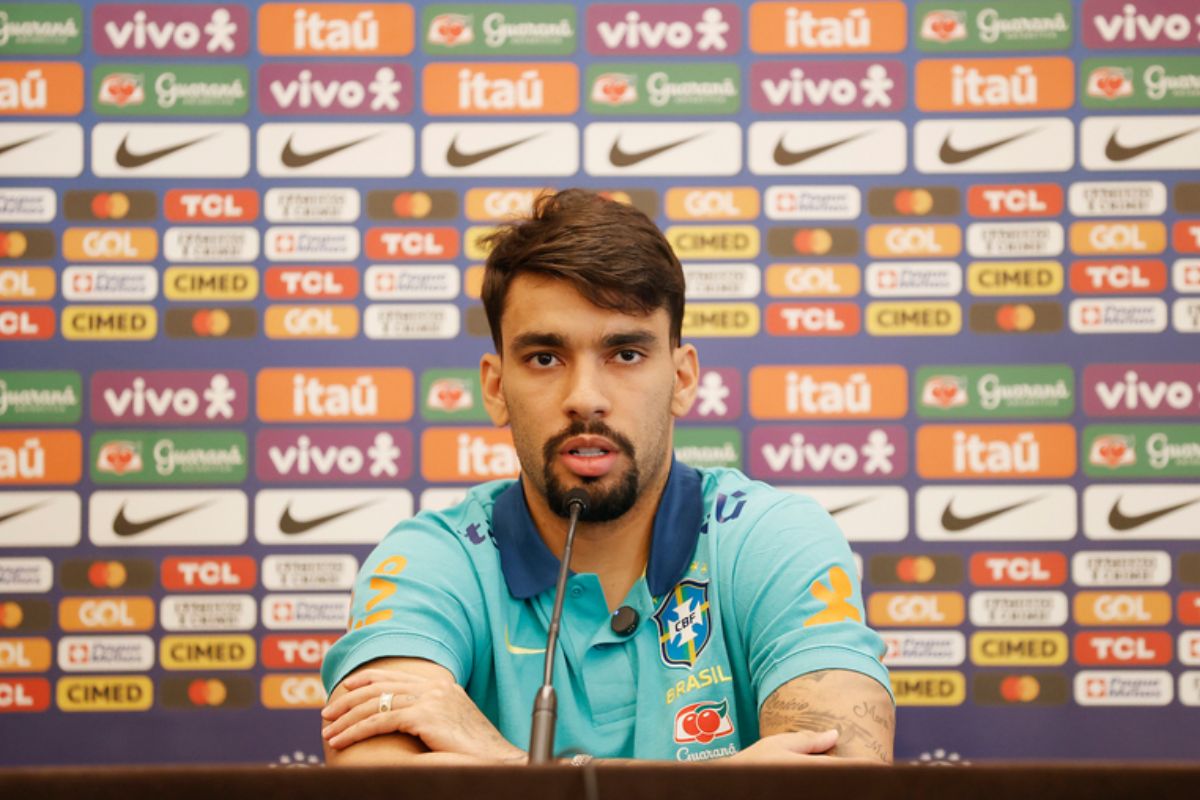Lucas Paquetá em coletiva de imprensa 2024