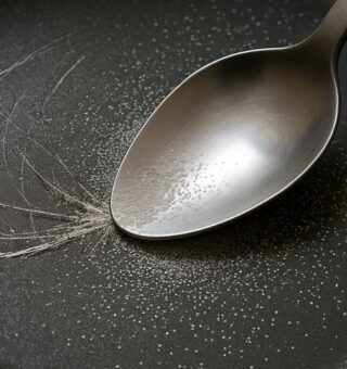 Risco na panela de teflon