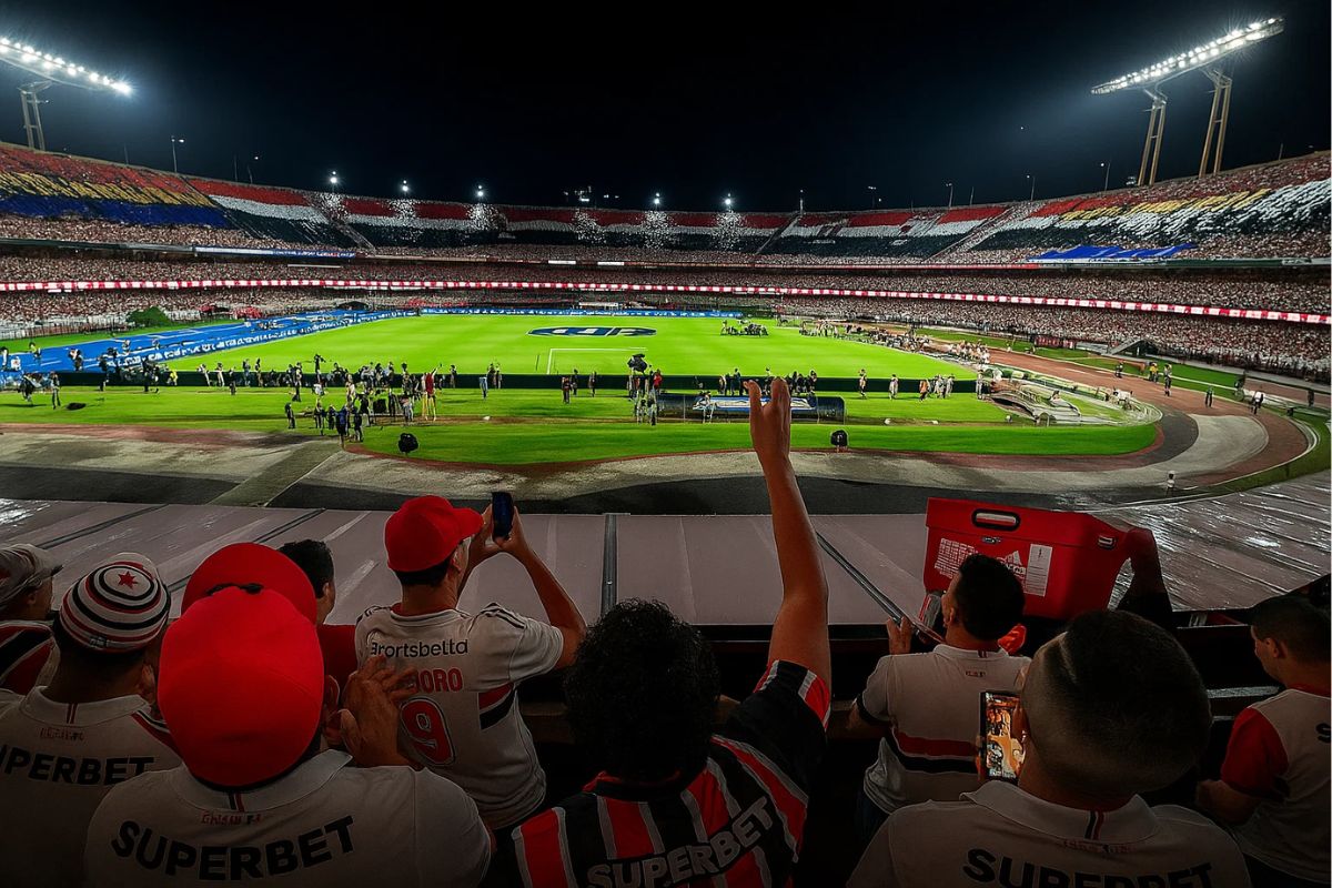 Torcida do São Paulo na torcida com patrocínio da Superbet