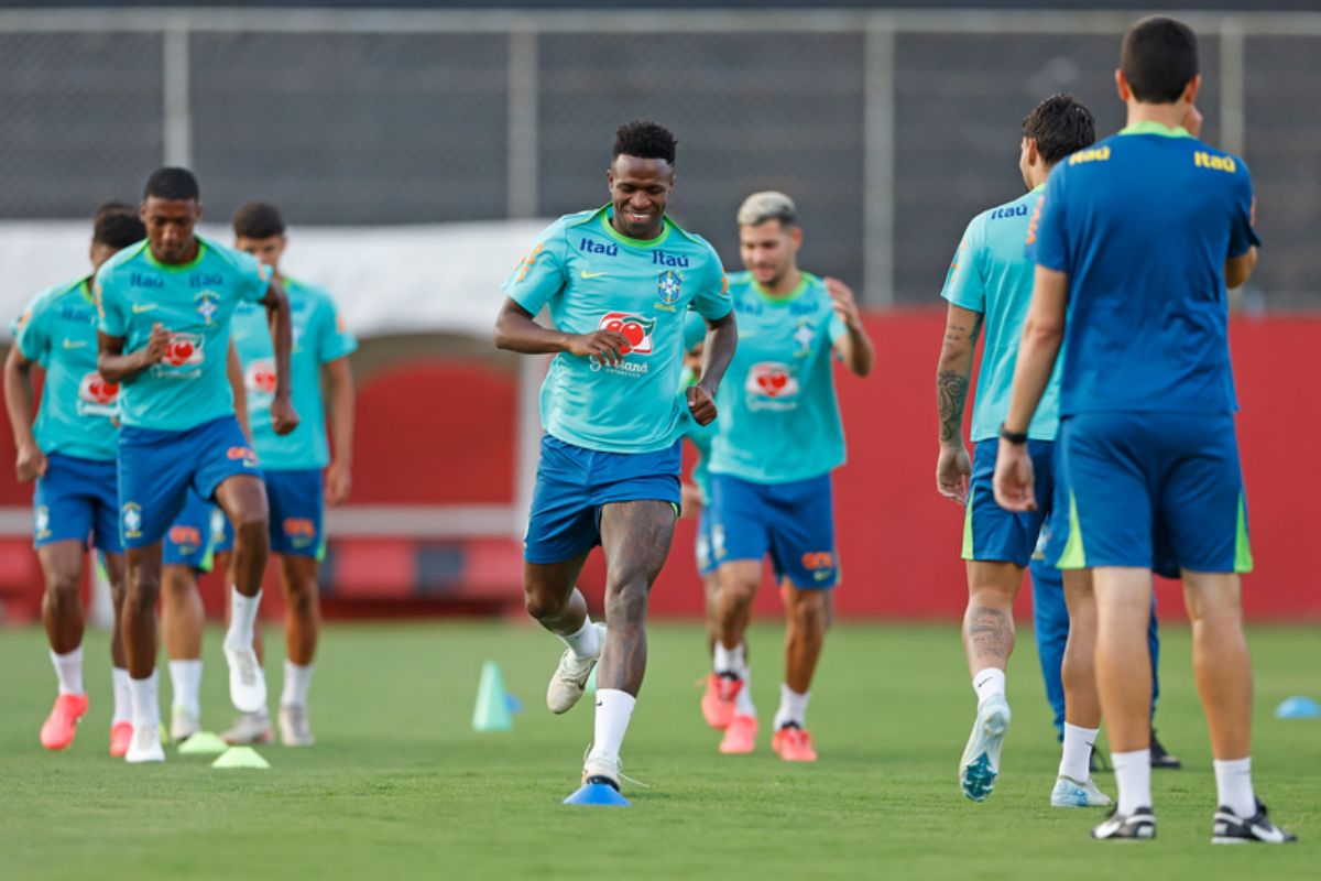 Imagem do time treinando antes da convocação da seleção brasileira