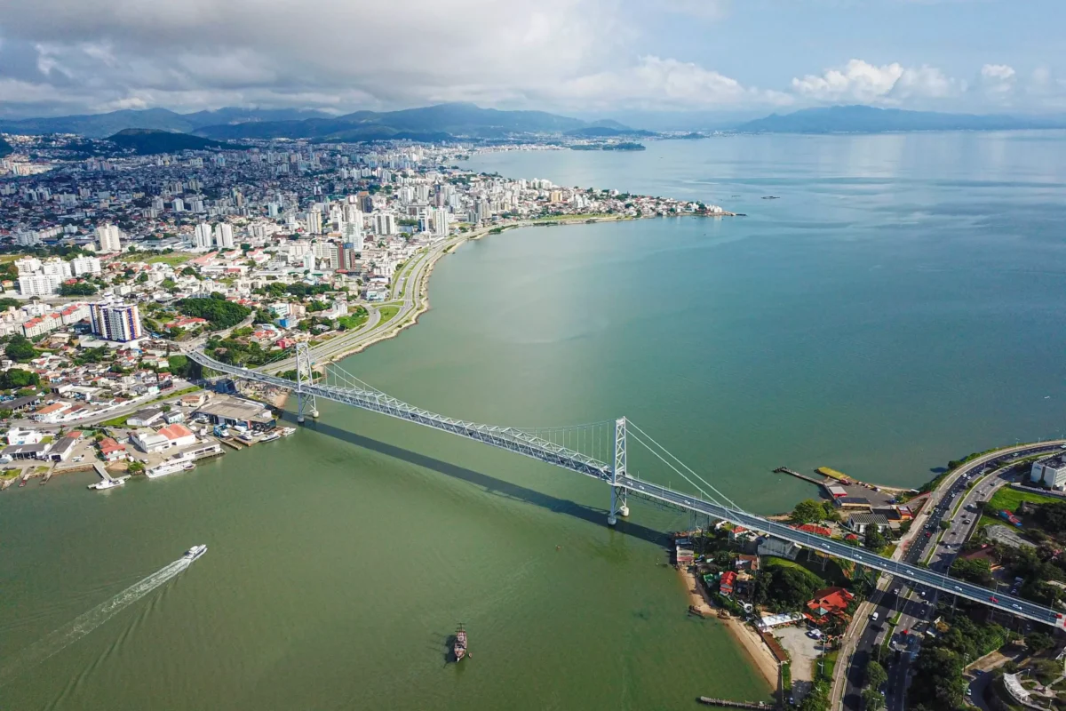 Imagem de cima do Brasil, em Florianópolis