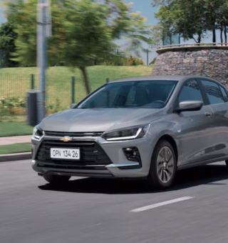 Novo Chevrolet Onix Plus 2026 é lançado em meio a polêmicas e promessa de economia