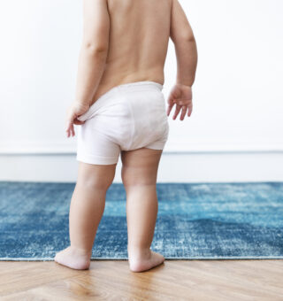 O que a psicologia diz sobre seu filho usar fralda aos 5 anos