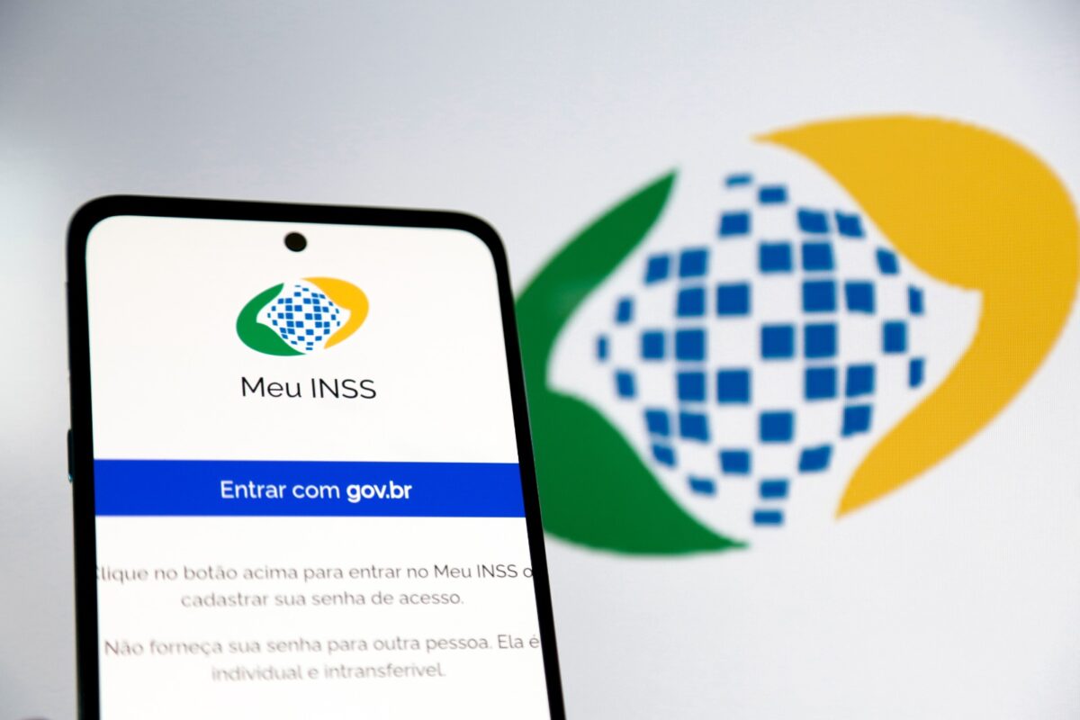 INSS comunica aposentados pelo WhatsApp sobre valores pendentes