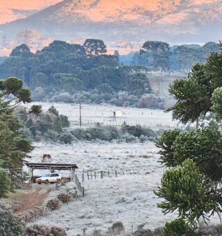 Clima histórico em Santa Catarina reúne frio extremo, chuva e ciclone