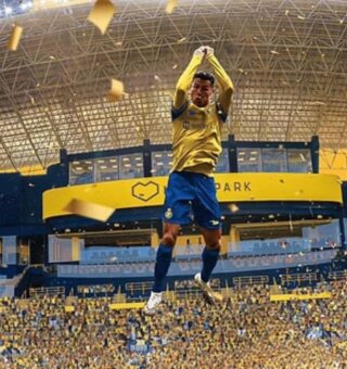 Cristiano Ronaldo comemorando durante confronto de Al Ittihad x Al Nass
