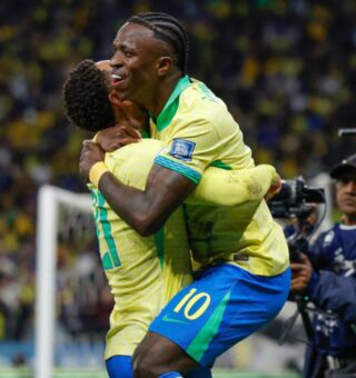 Imagem dos jogadores do Brasil comemorando