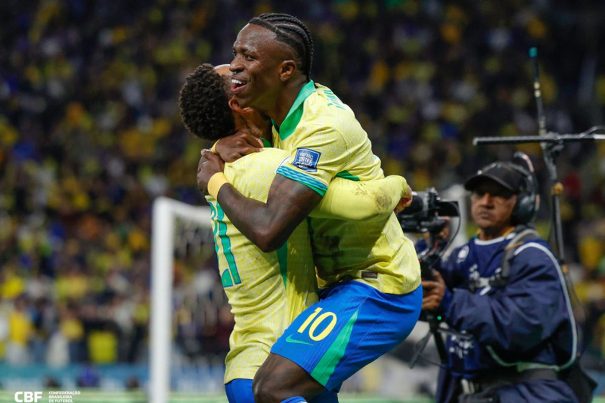 Imagem dos jogadores do Brasil comemorando