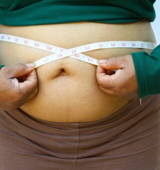 Você não está gorda, está inflamada! Saiba como ajudar seu corpo a eliminar gordura