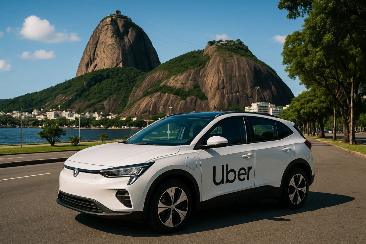 Um carro elétrico da Uber no Rio de Janeiro