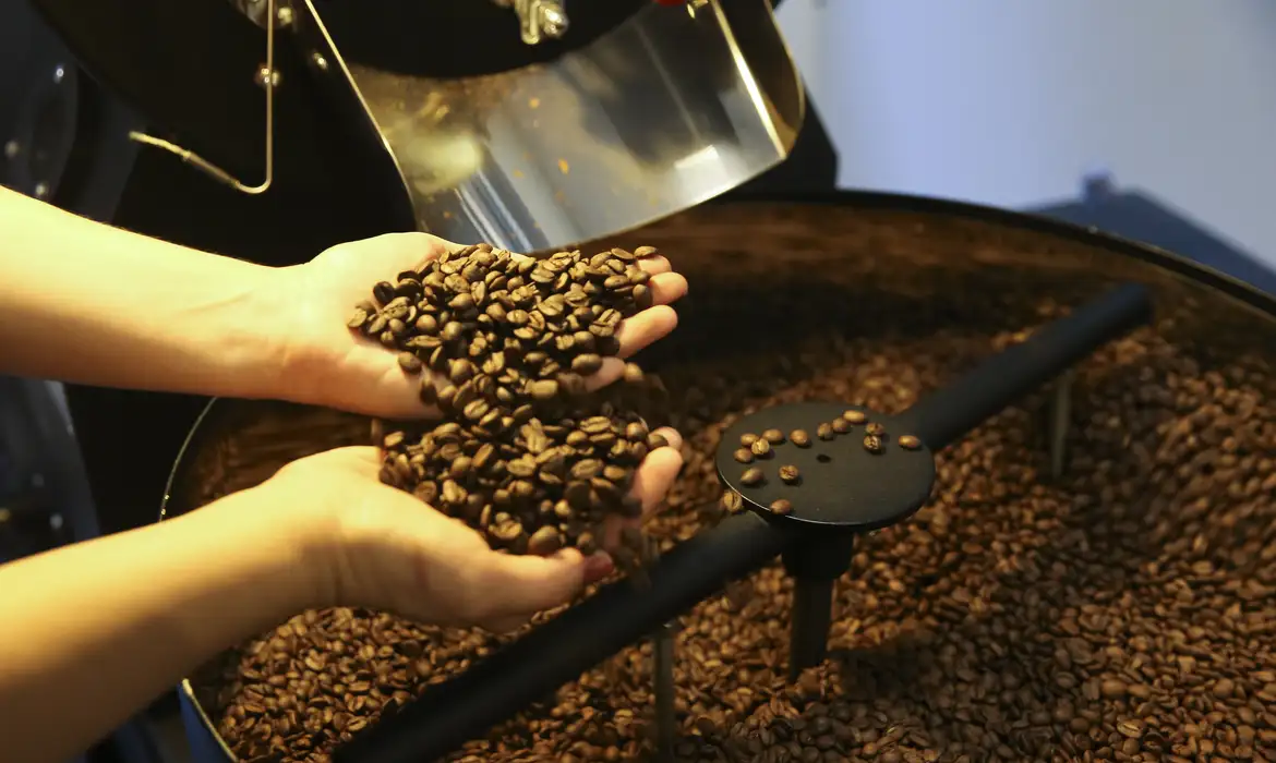 Atenção: Anvisa revela qual marca de café está proibida em todos os supermercados