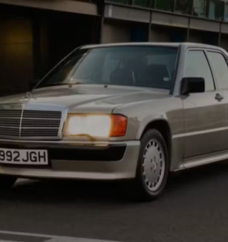 Carro icônico de Ayrton Senna com assinatura de Niki Lauda será leiloado: não perca!