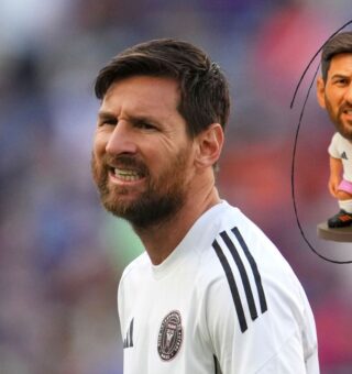 Messi ao lado do seu mini-craque