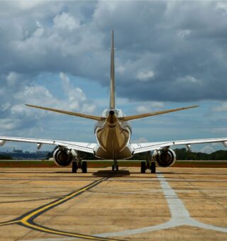 Avião em que técnico da seleção brasileira está saindo Brasil