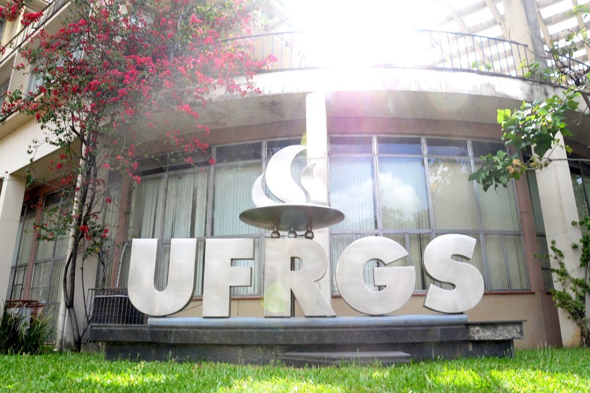 UFRGS abre 102 vagas: salários de até R$ 8,6 mil em Porto Alegre e região