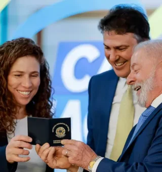 Carteira Nacional Docente: Descubra quem tem direito a este importante benefício para educadores!