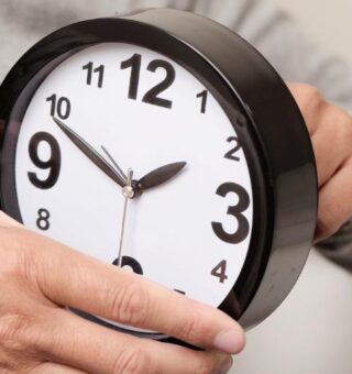 Horário de Verão 2025: novas regras afetarão a sua vida? (Imagem: iStock)