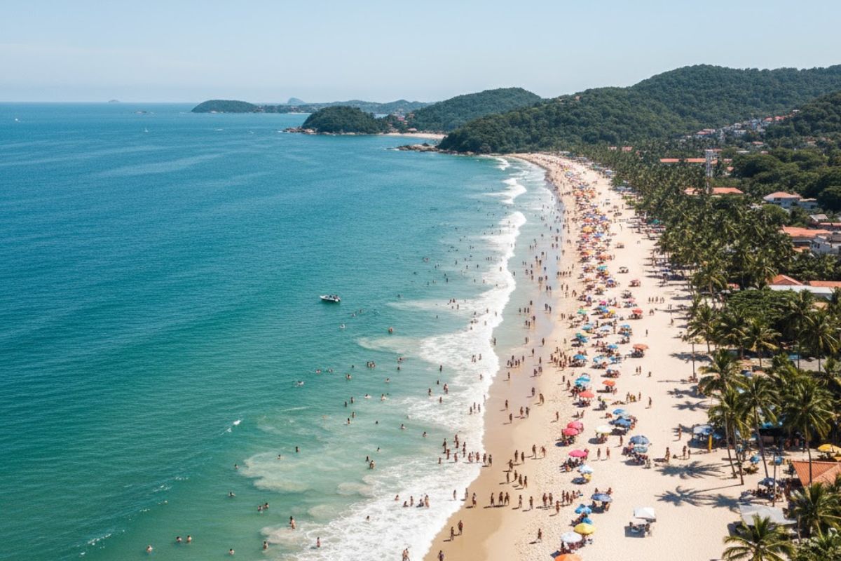 Pessoas na praia durante um dia de verão: imagem aérea