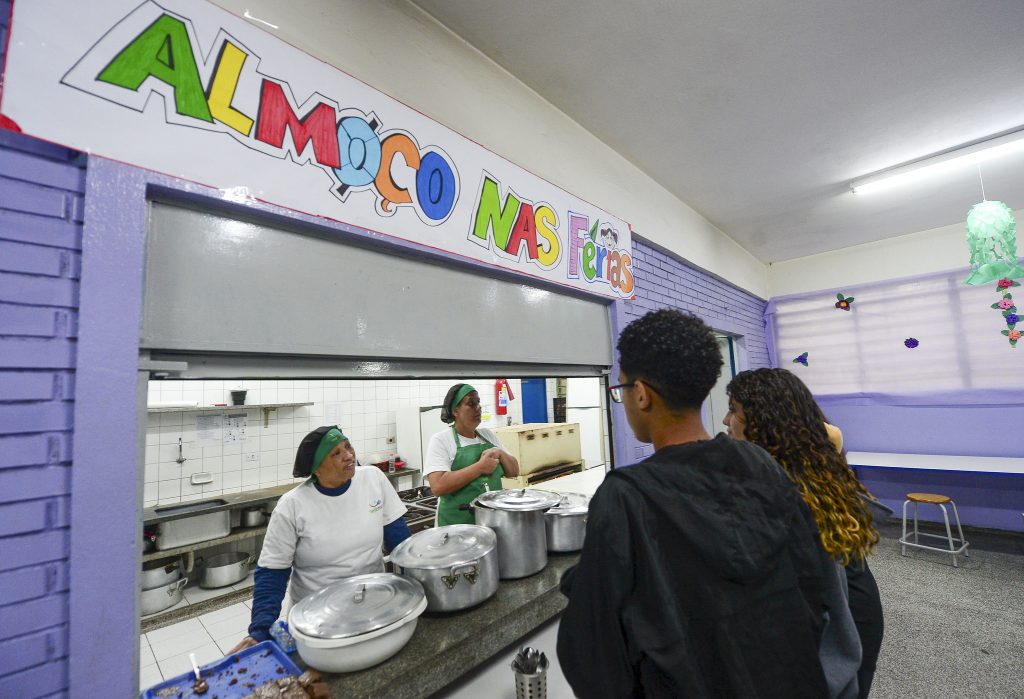 Almoço nas férias: Terminam HOJE (12) as inscrições para merendar na escola em janeiro
