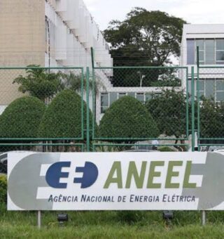 Prédio com placa da Aneel na frente