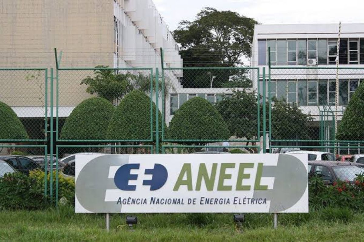 Prédio com placa da Aneel na frente