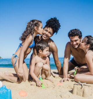 Vai entrar de férias? Essas são as melhores praias para visitar com a família em SP
