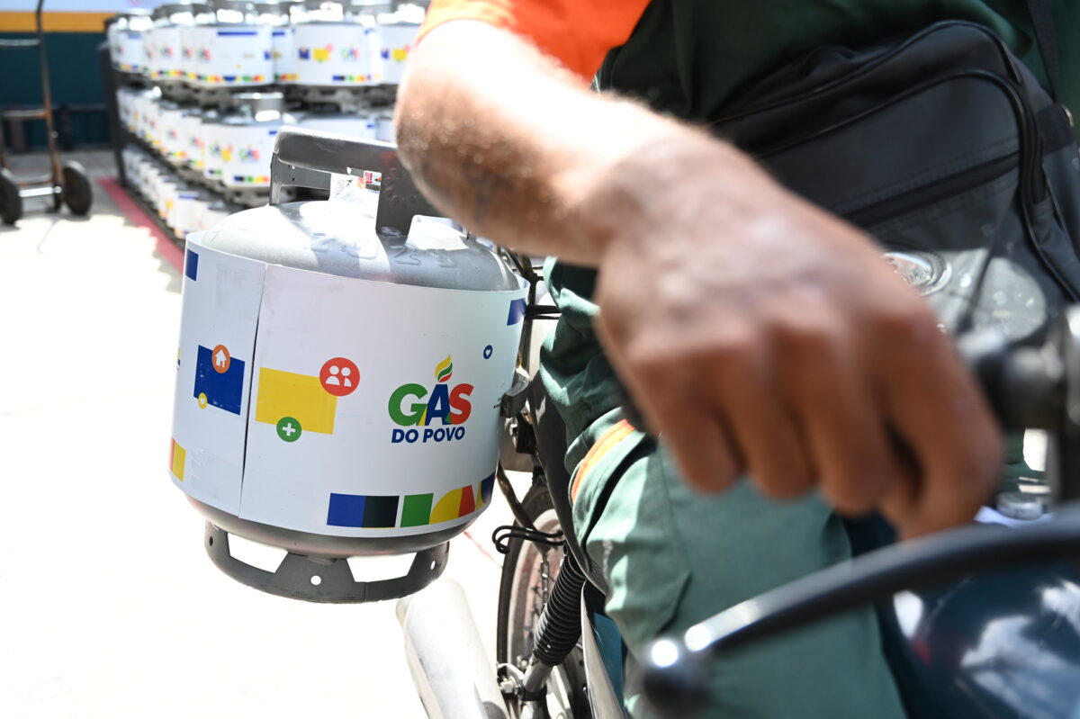 Lista de deputados que votaram contra distribuição de gás de cozinha grátis para os pobres