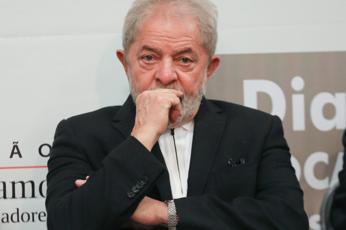 Governo Lula decepciona ao adiar nova regra trabalhista que beneficiaria o CLT